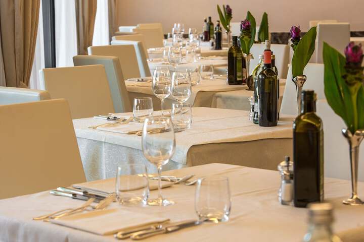 Dining 92 of 136