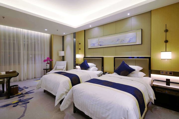 Room 6 of 23