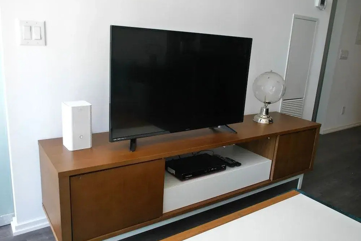 Room 4 of 11