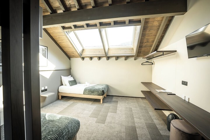 Room 9 of 29
