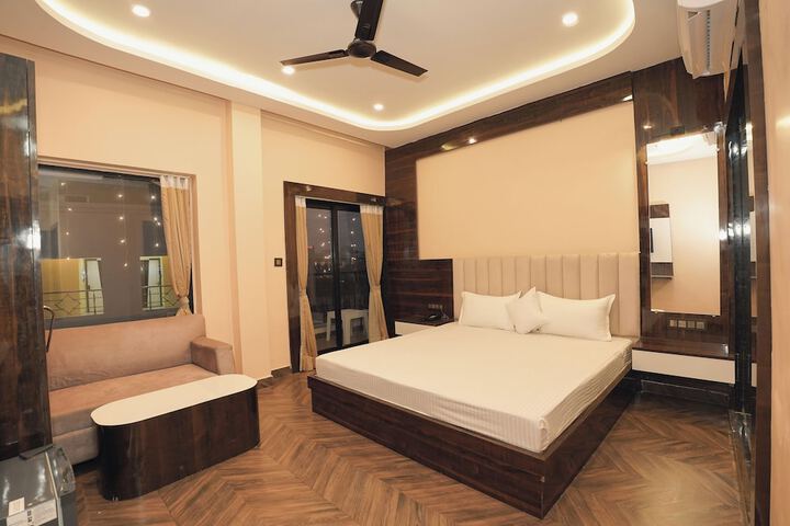 Room 6 of 40