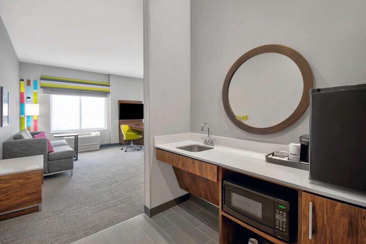 Suite King Bed Accessible (9 of 9)