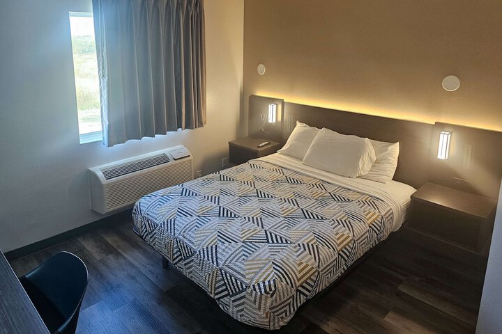 Room 17 of 40