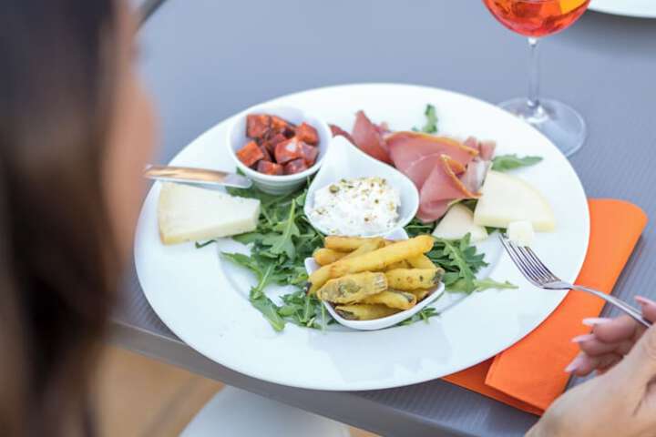 Dining 82 of 121