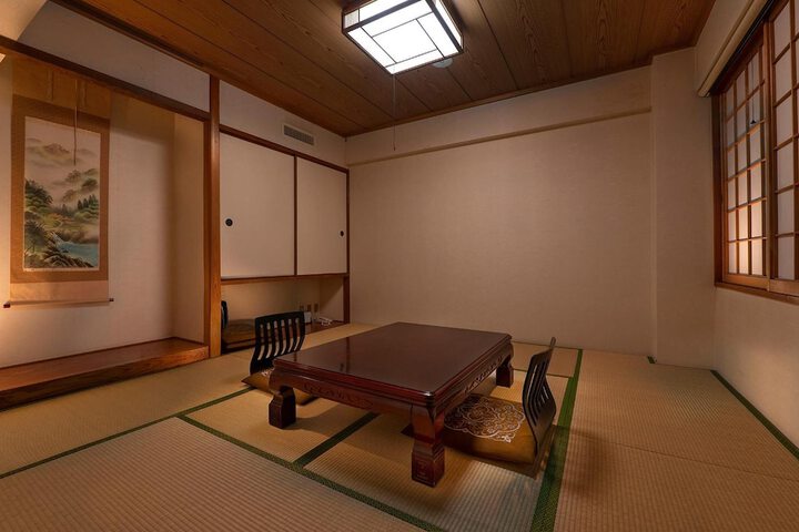 Room 9 of 29