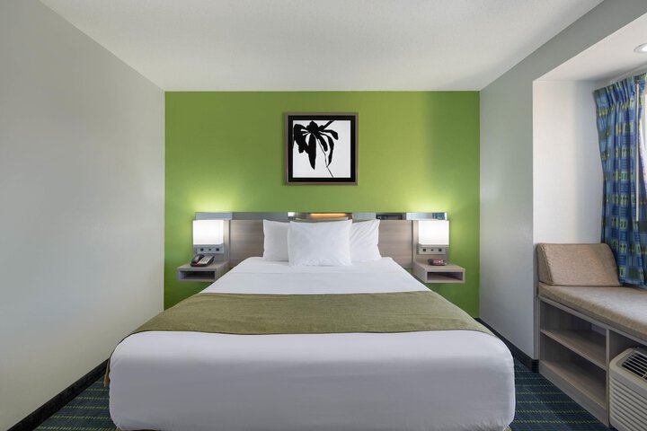 Room 8 of 30