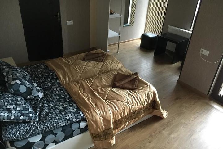 Room 9 of 33