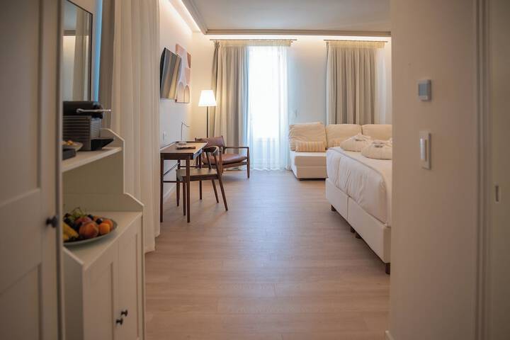 Room 25 of 182