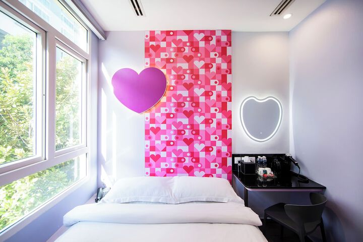 Room 17 of 36