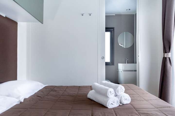 Room 9 of 169