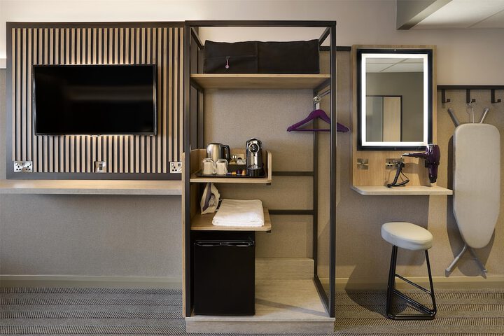 Room 6 of 20