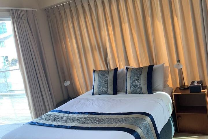 Room 27 of 37