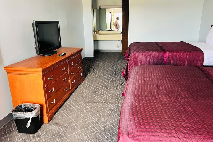 Room 27 of 74