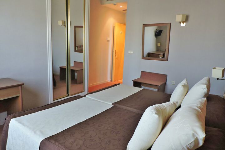 Room 22 of 48