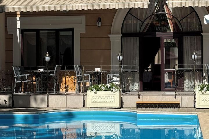 Hotel Exterior 173 of 177