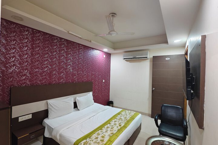 Room 33 of 51