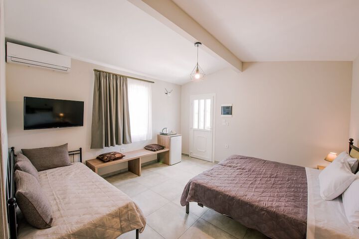 Room 4 of 79