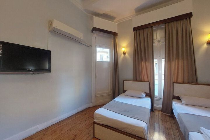 Room 33 of 81