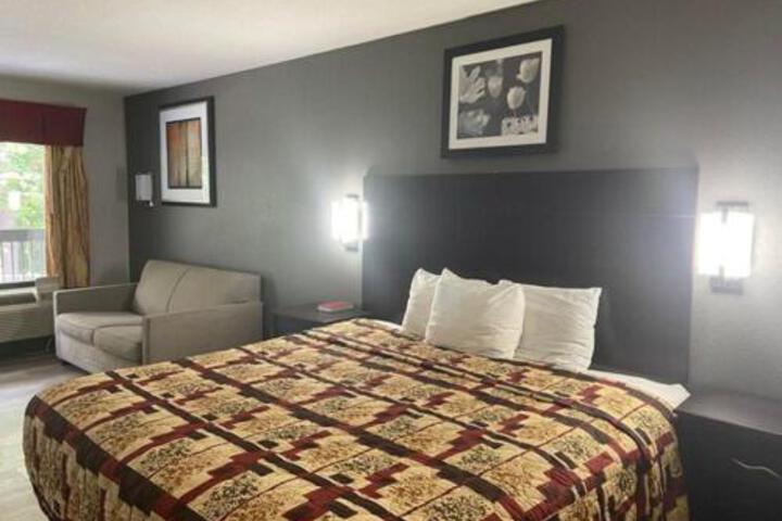 1 King Bed (3 of 3)