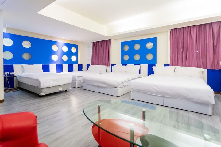Room 26 of 46