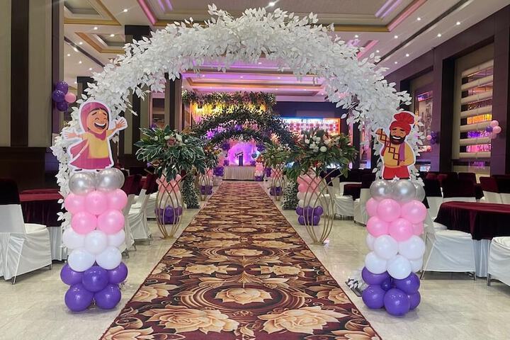 Ballroom/Hall 9 of 12