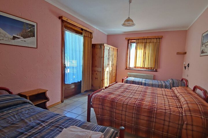 Room 6 of 24