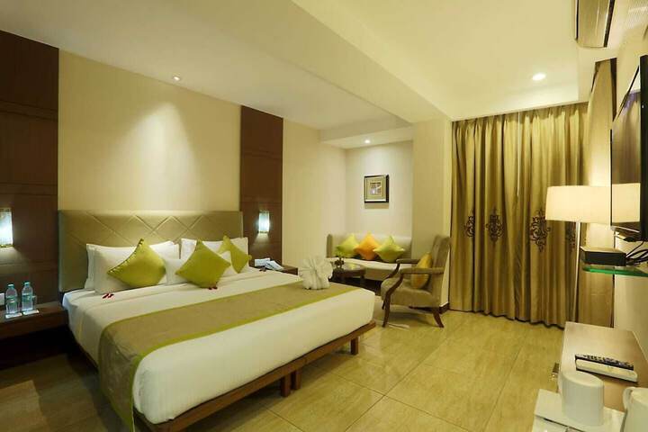 Room 4 of 43