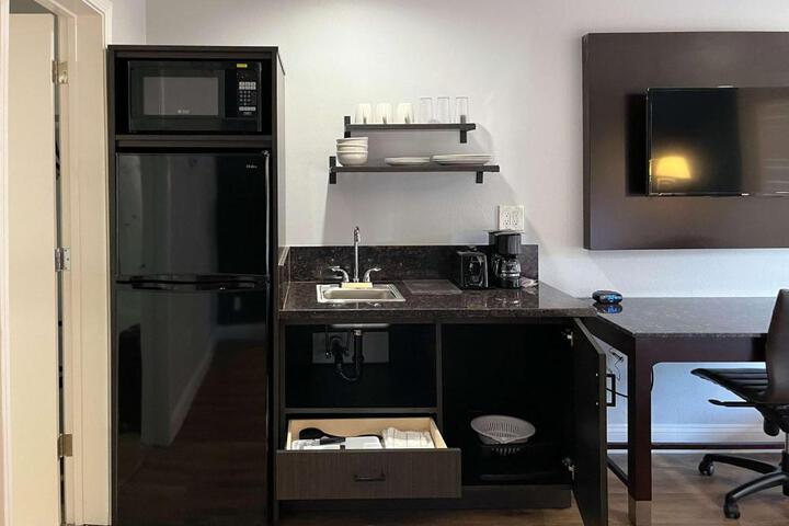2 Queen Beds Kitchen (1 of 6)