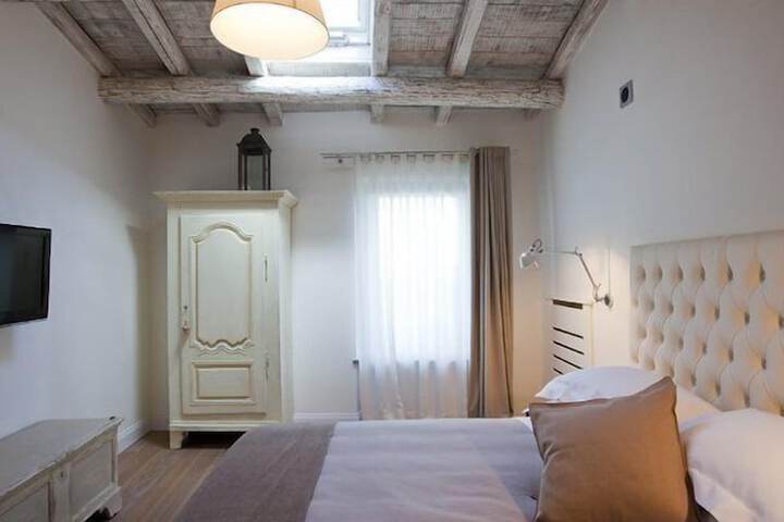 Room 72 of 170