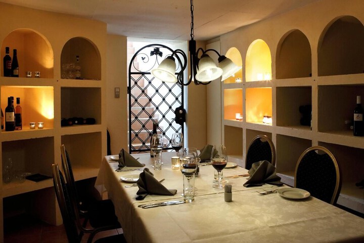 Dining 23 of 30