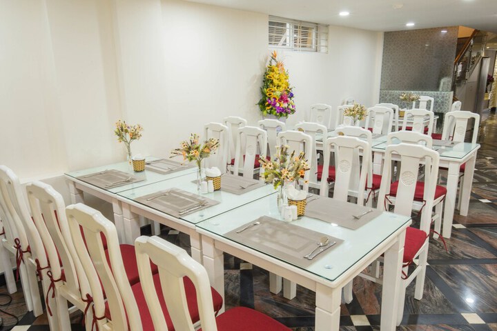 Dining 28 of 35