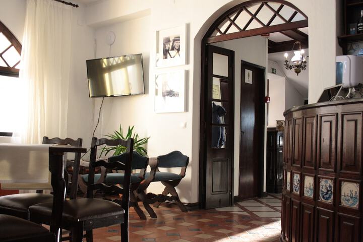 Lounge 68 of 83
