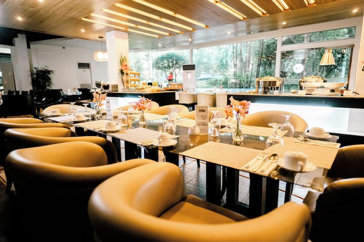 Dining 50 of 66