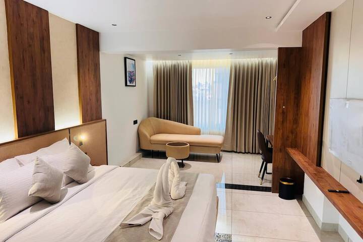 Room 6 of 24