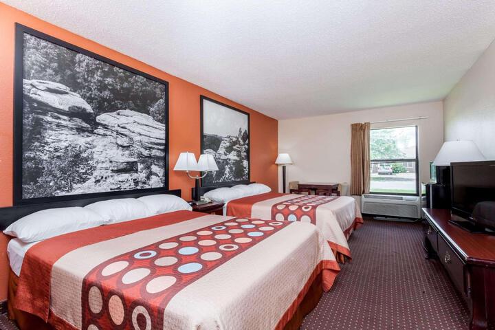 1 Queen Bed (13 of 17)