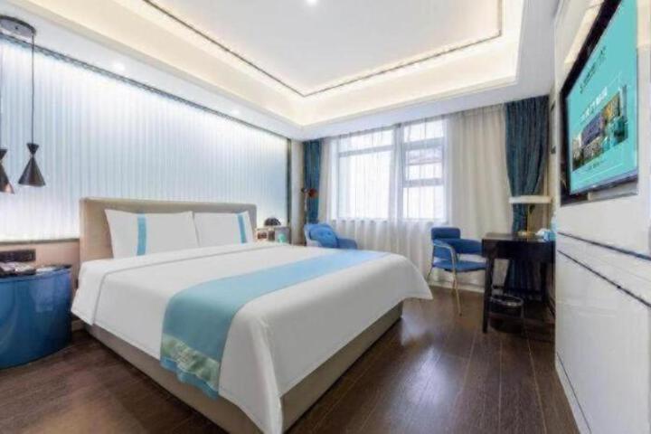 Xana Hotelle Wuhan Lingjiao Lake Wanda Plaza Branch