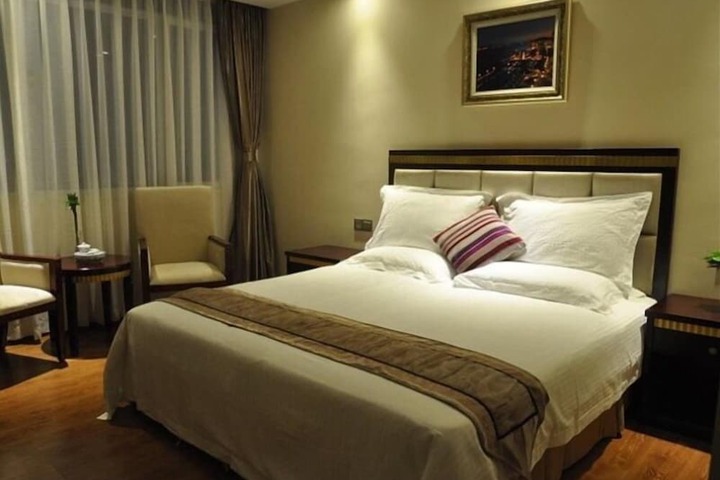 Room 9 of 42