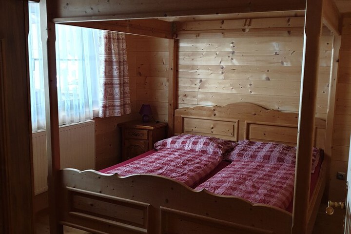 Room 9 of 24
