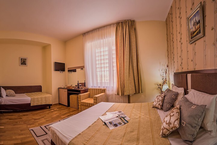 Room 19 of 35
