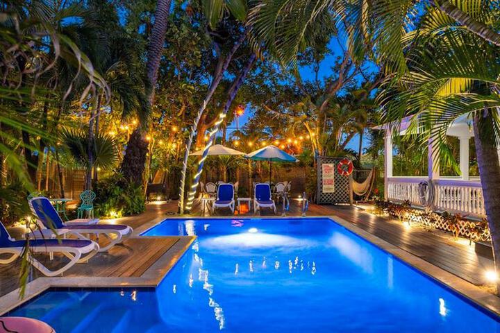Papas Hideaway in Key West, FL