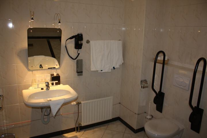 Room 42 of 74