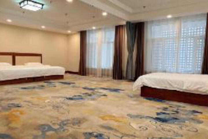 Room 7 of 9
