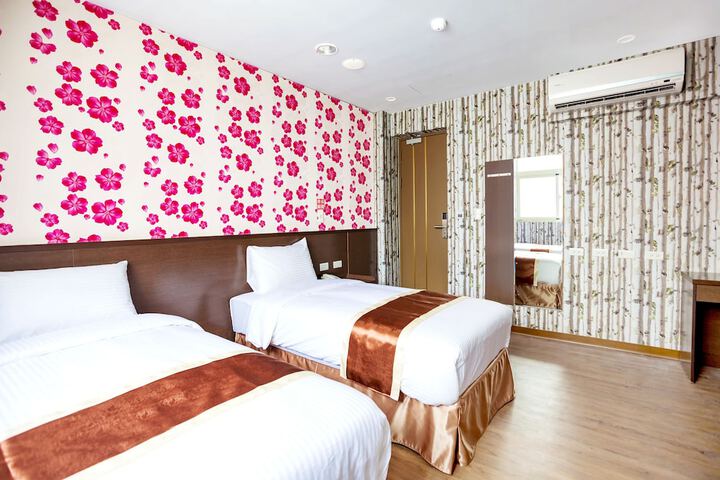 Room 8 of 65
