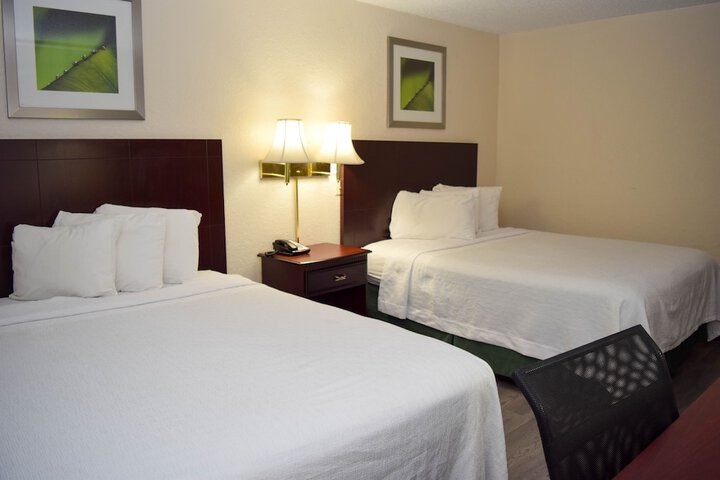 2 Queen Beds (5 of 5)