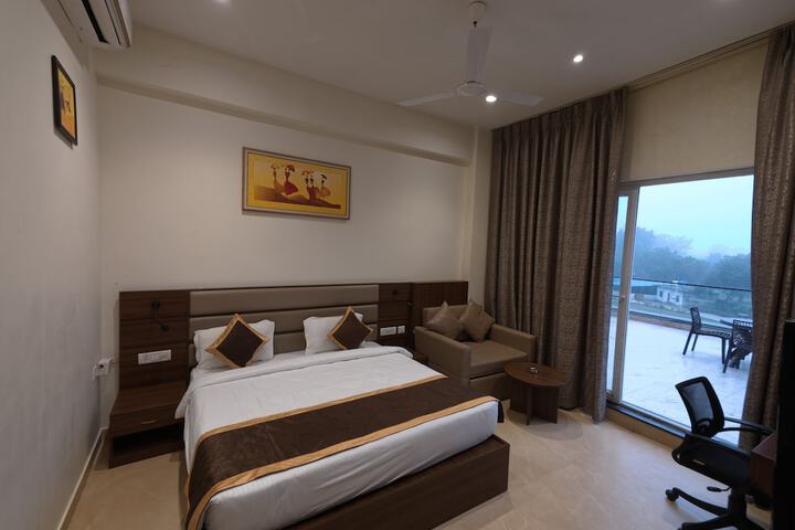 Room 3 of 23