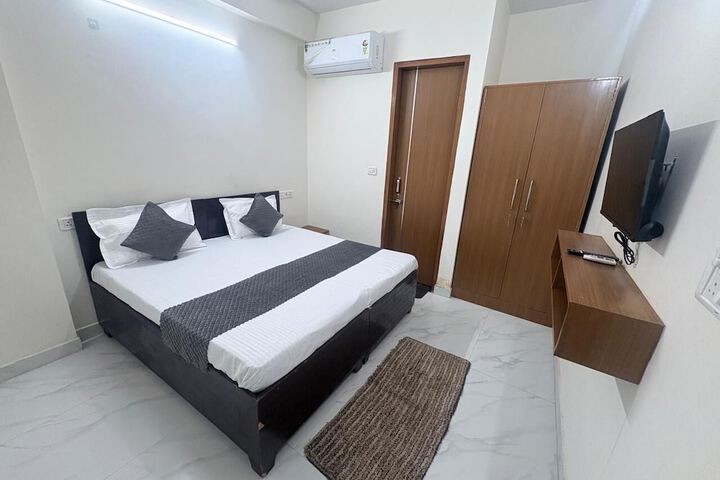 Room 15 of 28