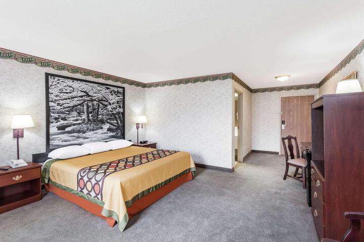 1 King Bed (16 of 16)