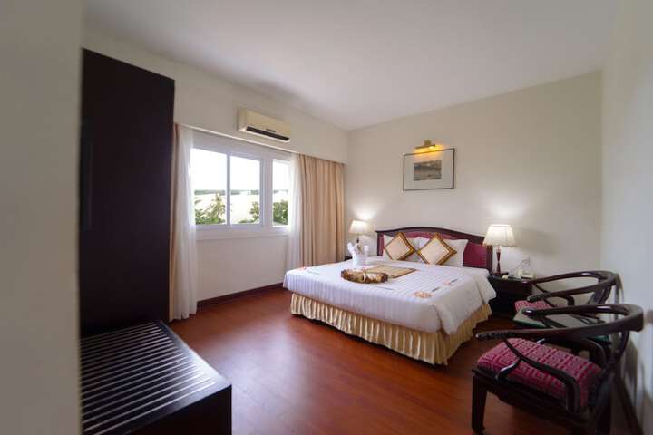 Room 38 of 194