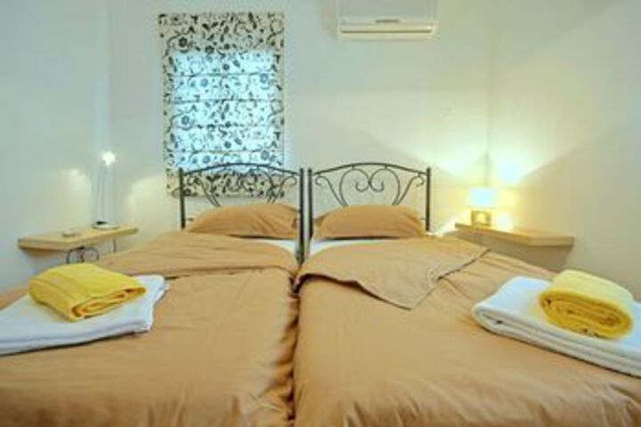 Room 15 of 32