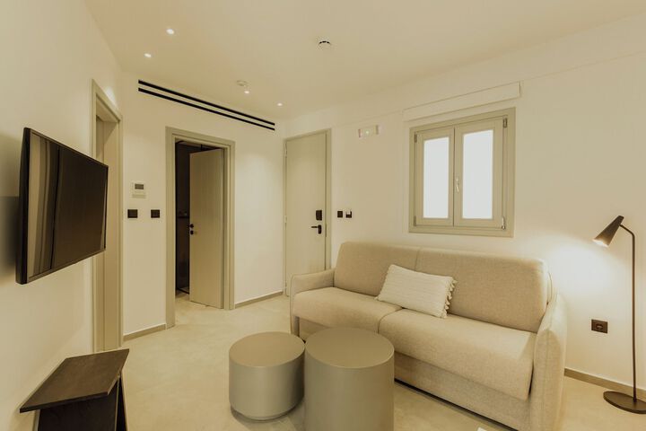 Room 34 of 80